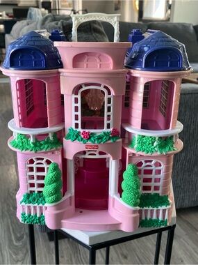 Fisher Price Vintage 2001 Loving Family Sweet Streets Pink Townhouse Dollhouse